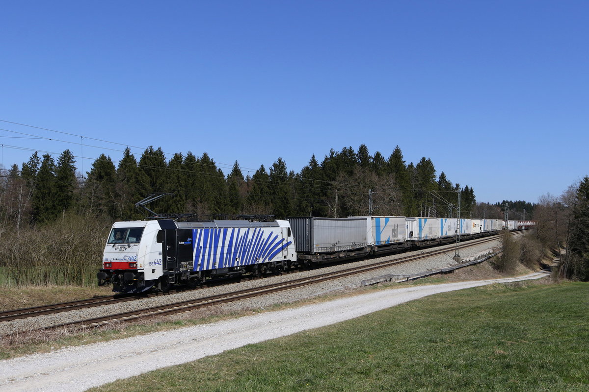 186 442 mit dem  Ekol  aus Salzburg kommend am 6. April 2020 bei Grabenst�tt.