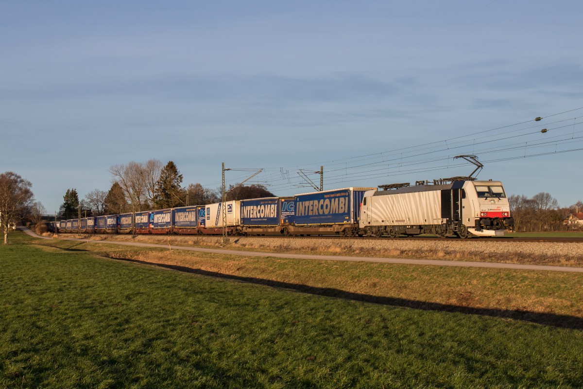 186 443-8 war am 6. Februar 2016 mit dem  Intercombi-Zug  bei �bersee in Richtung Salzburg unterwegs.