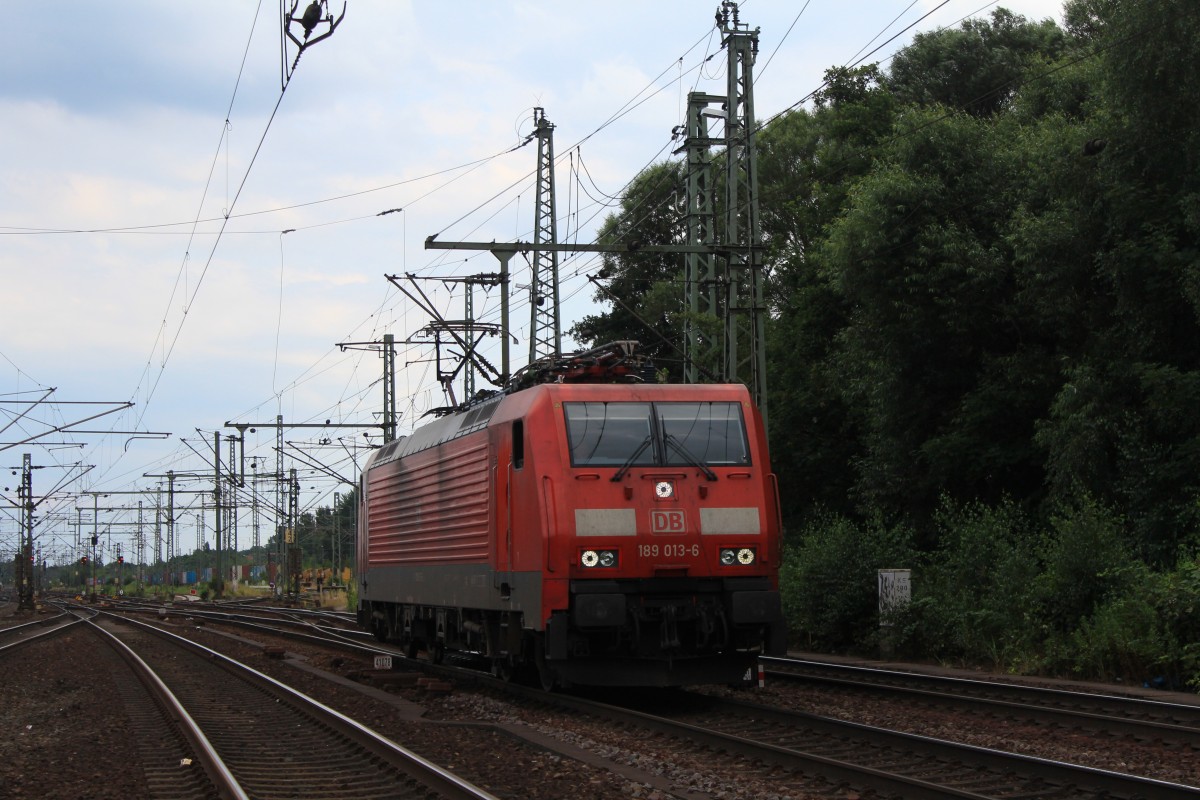 189 013-6 auf dem Weg zum n�chsten Einsatz. Aufgenommen am 31. Juli 2013 in Hamburg-Harburg.
