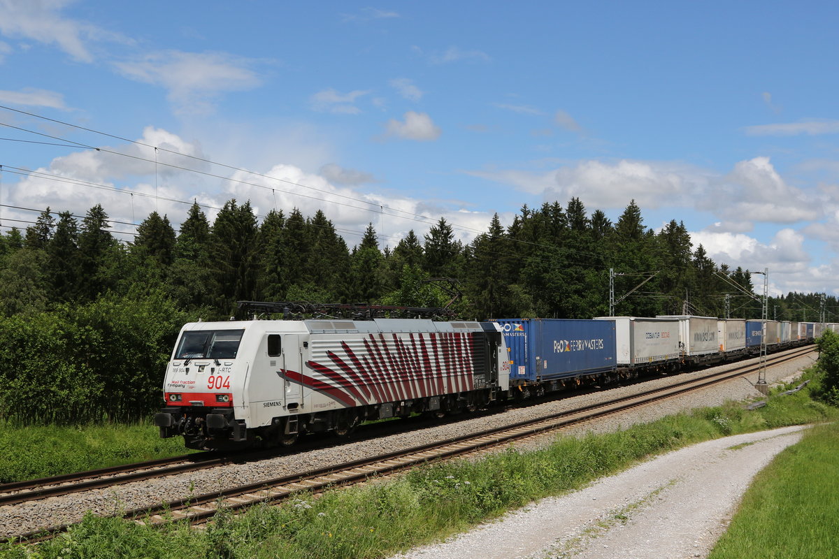 189 904 auf dem Weg nach M�nchen am 11. Juni 2020 bei Grabenst�tt.