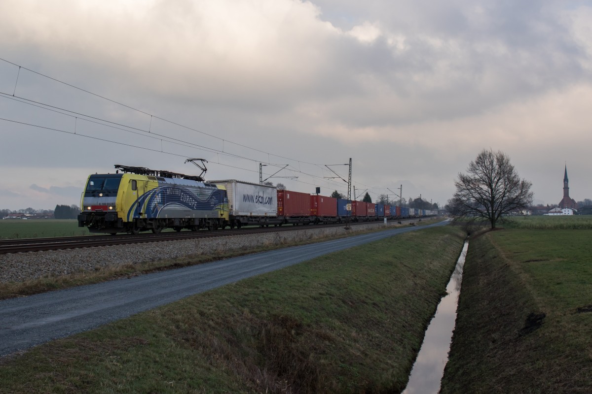 189 912  CREAM Moving Europe  mit dem  Ekol-Zug  aus Salzburg kommend am 27. November 2015 bei �bersee am Chiemsee.