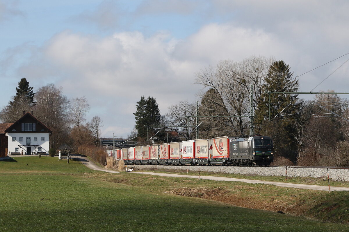 193 202 mit dem  MARS-KLV  aus M�nchen kommend am 16. M�rz 2023 bei �bersee am Chiemsee.