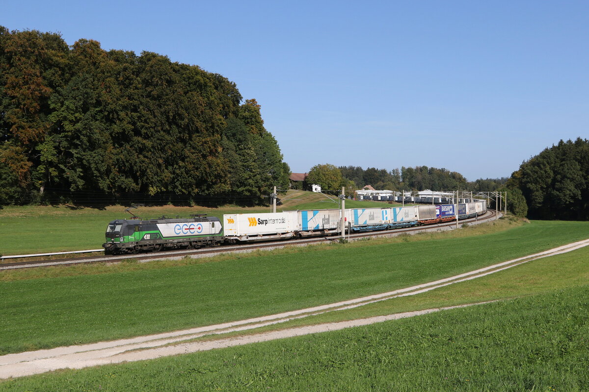 193 211  JIMMY  war am 11. Oktober 2023 mit einem  EKOL-KLV  bei Axdorf in Richtung M�nchen unterwegs.