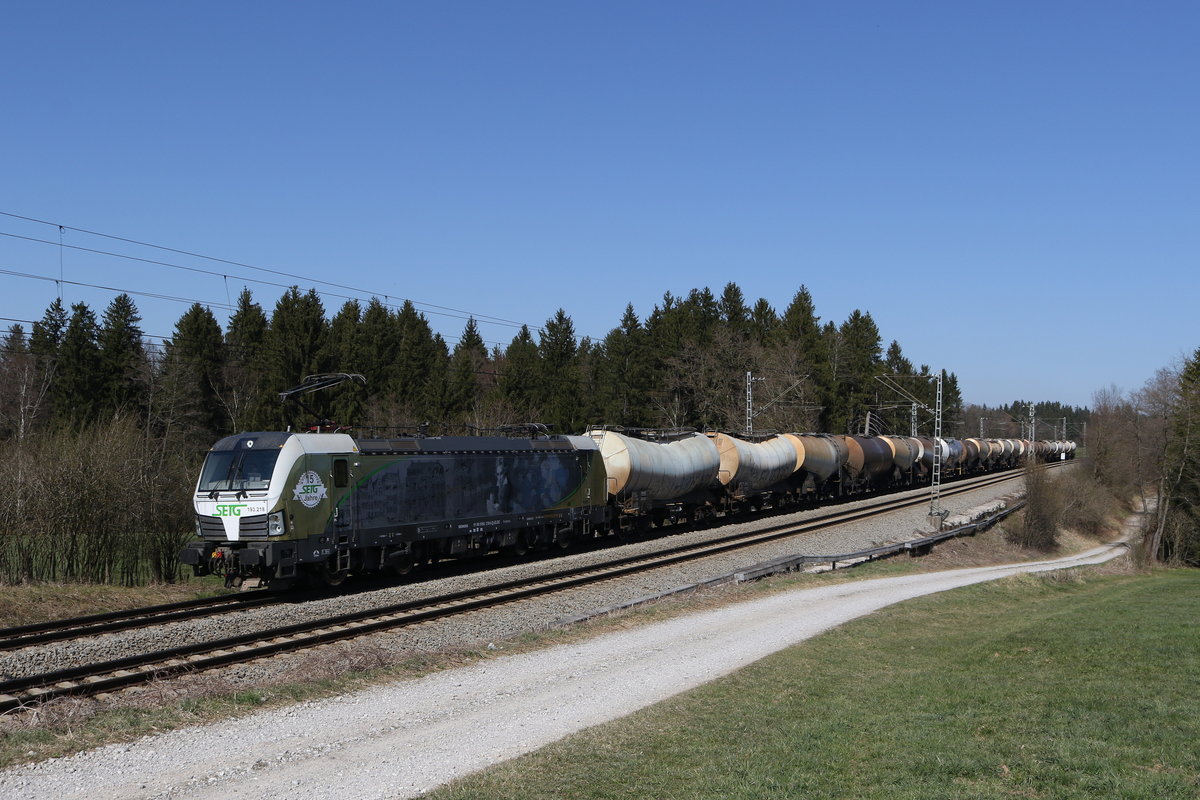 193 218  Beethoven  aus Salzburg kommend am 5. April 2020 bei Grabenst�tt im Chiemgau.