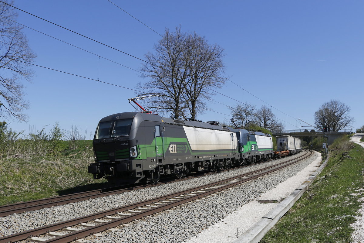 193 241 und 193 233 mit dem  Ekol  aus Salzburg kommend am 19. April 2019 bei Grabenst�tt.