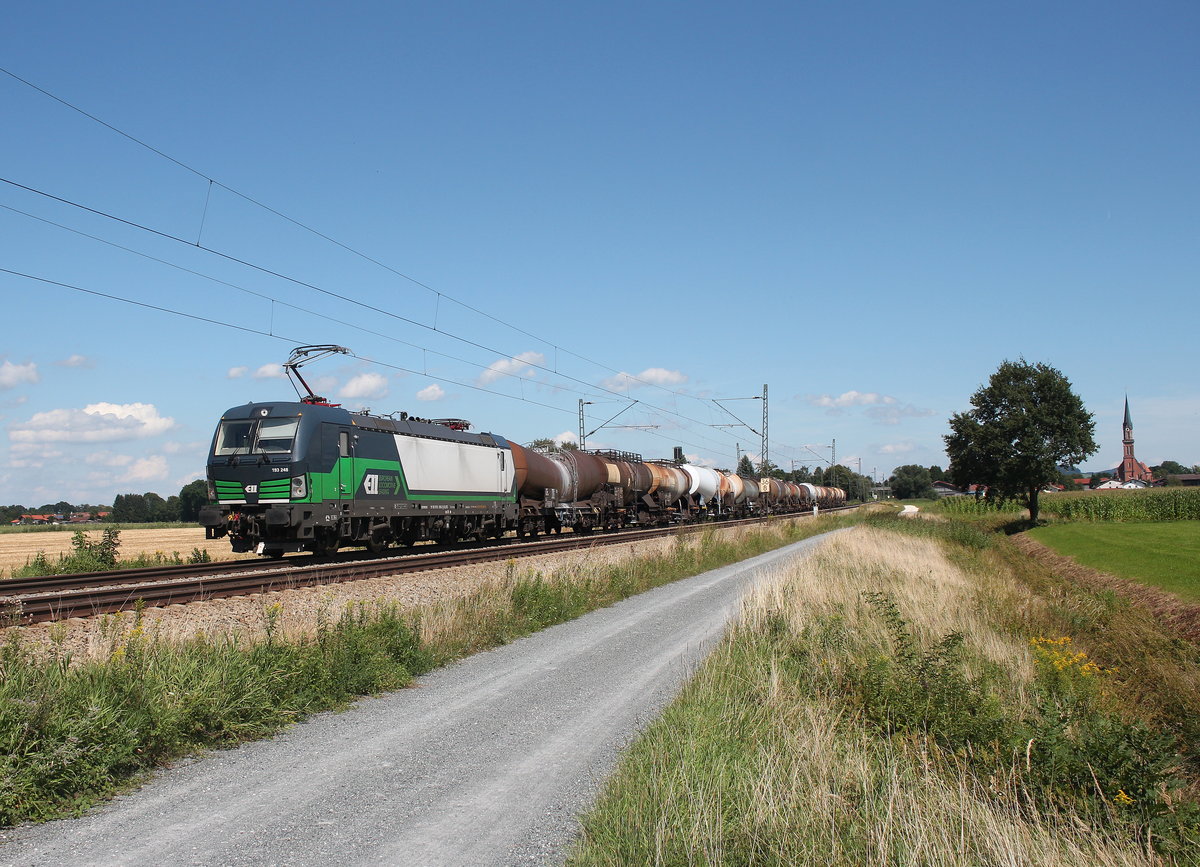 193 248 von  ELL  mit einem Kesselwagenzug am 14. August 2016 bei �bersee am Chiemsee.