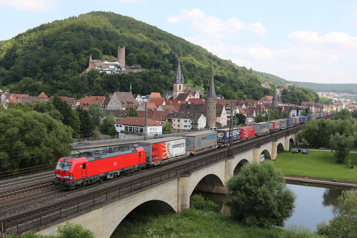 193 313 mit einem  KLV  am 23. Juli 2021 bei Gem�nden im Maintal.