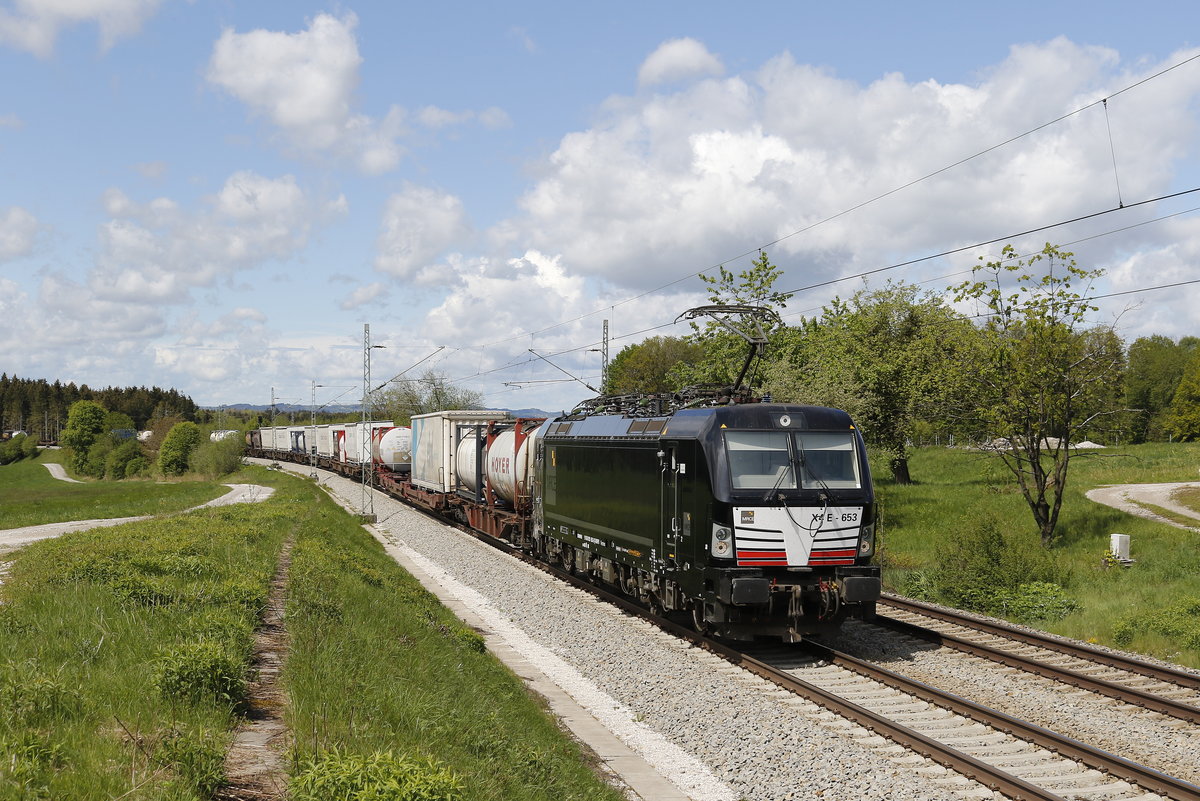 193 653 war am 9. Mai 2019 mit einem  KLV  bei Grabenst�tt in Richtung Salzburg unterwegs.