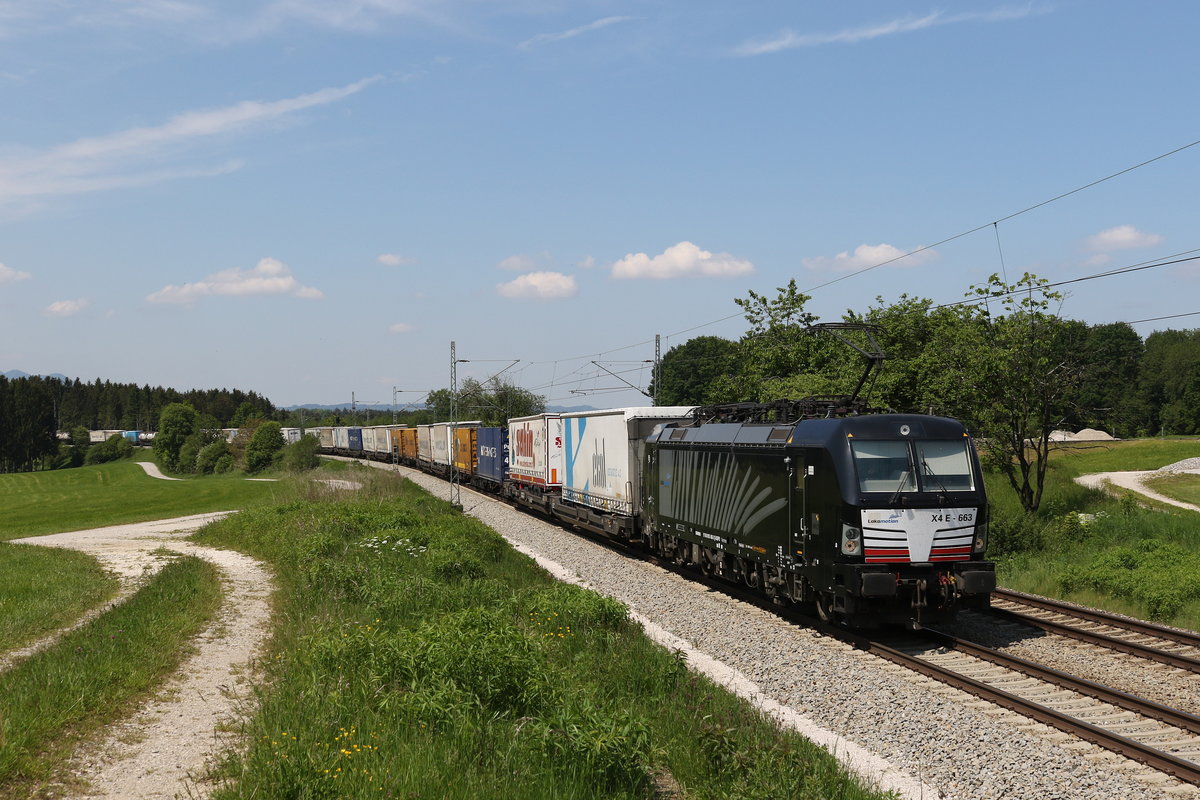 193 663 war mit dem  Ekol  am 19. Mai 2020 bei Grabenst�tt in Richtung Salzburg unterwegs.