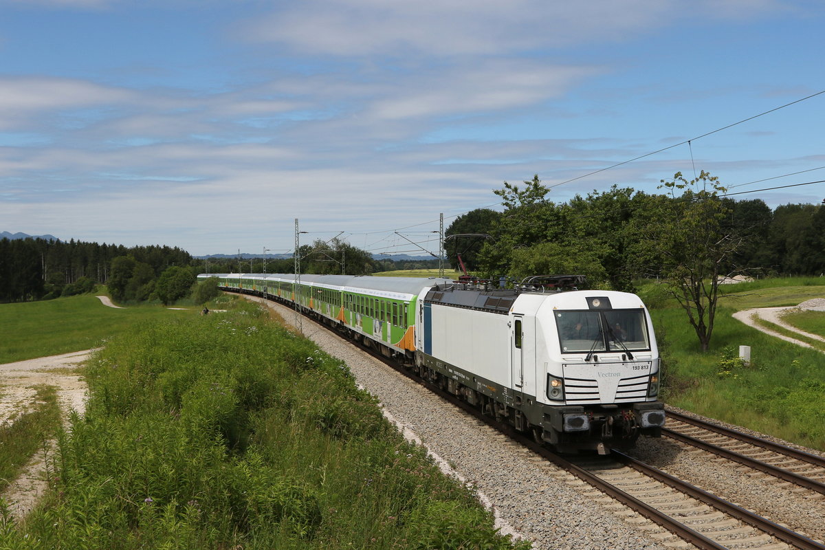 193 813 mit dem  Sylt-Express  am 5. Juli 2020 bei Grabenst�tt.