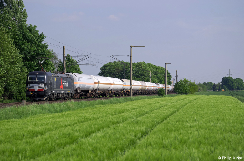 193 872-9 mit dem DGS 91123 (Hegyeshalom - Marl-Sinsen) am 04.05.2014 bei Brühl-Schwadorf.
