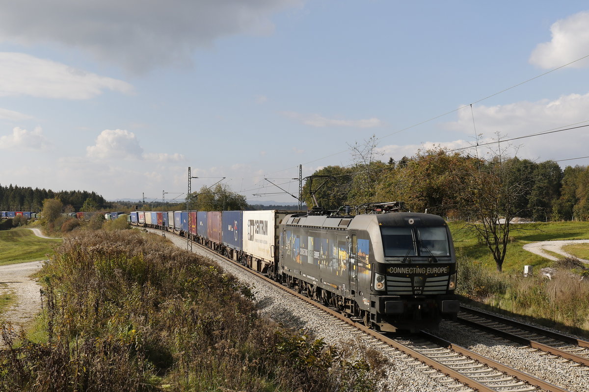 193 875  Connecting Europe  auf dem Weg in Richtung Salzburg. Aufgenommen am 21. Oktober 2018 bei Grabenst�tt im Chiemgau.