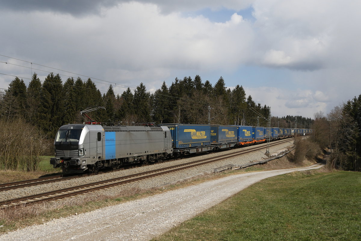 193 995 mit dem  WALTER-Zug  aus Salzburg kommend am 31. M�rz 2020 bei Grabenst�tt.