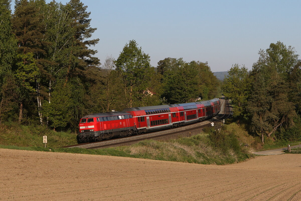 218 433 auf dem Weg nach Regensburg am 13. Mai 2025 bei Windischeschenbach.