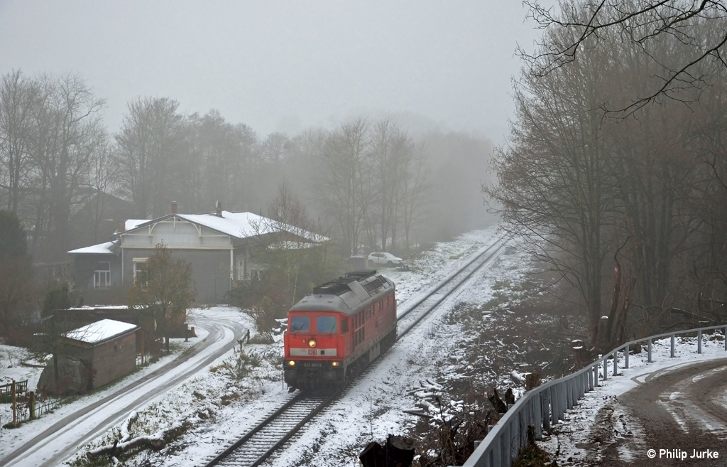 232 093-5 als Lz 67669 (Oberhausen-Osterfeld - Wülfrath-Rohdenhaus) am 31.12.2014 auf der Angertalbahn bei Heiligenhaus Hofer Mühle.
