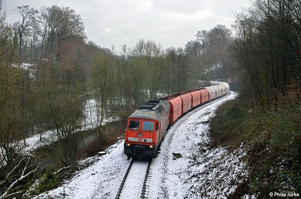 232 093-5 mit dem GM 47750 (Wülfrath-Rohdenhaus - Beverwijk) am 30.12.2014 auf der Angertalbahn bei Ratingen-Eggerscheidt.
