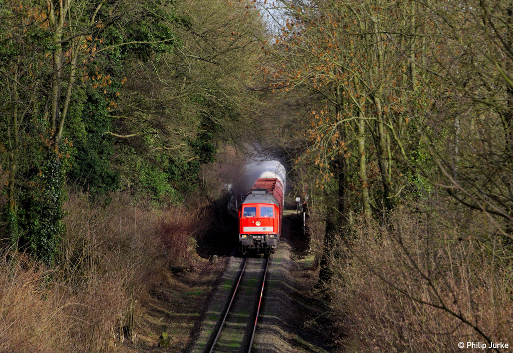 232 131-3 mit einem Kalkzug am 31.12.2013 bei Wülfrath-Flandersbach.