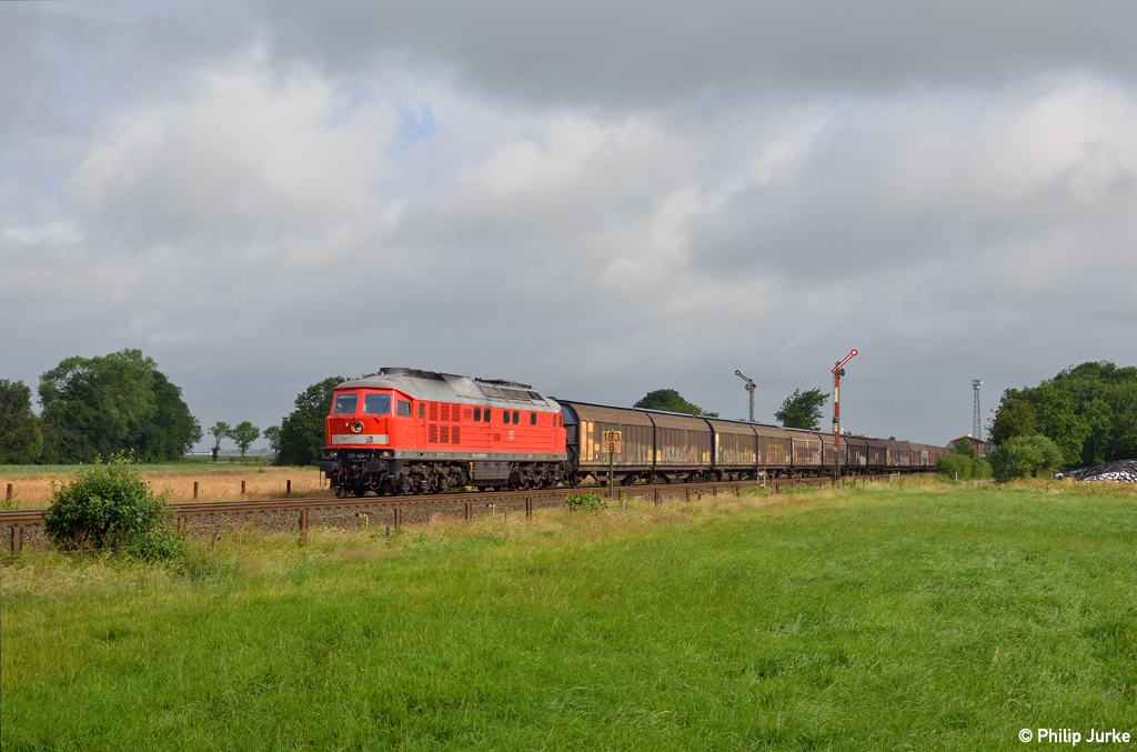 232 469-7 mit dem EZ 47403 (Fredericia - Maschen Rbf) am 21.07.2015 bei Langenhorn(Schlesw.).
