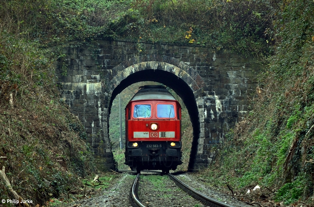 232 583-5 am 04.12.2014 bei Ratingen Auermühle.
