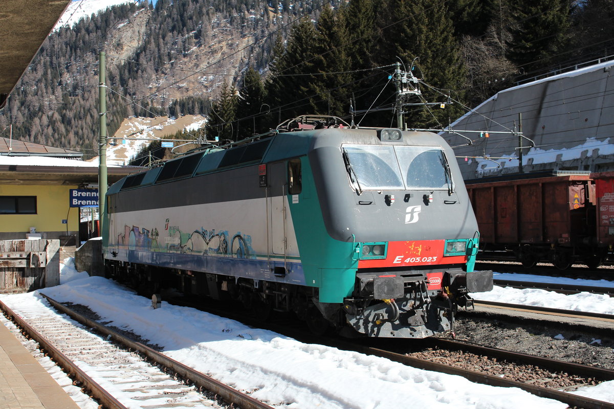 405 023 war am 19. M�rz 2016 im Bahnhof  Brenner  abgestellt.