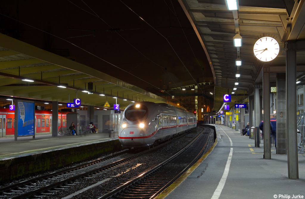 407 013-2 als ICE 606 (Köln Hbf - Dortmund Hbf) am 07.01.2014 in Wuppertal Hbf.