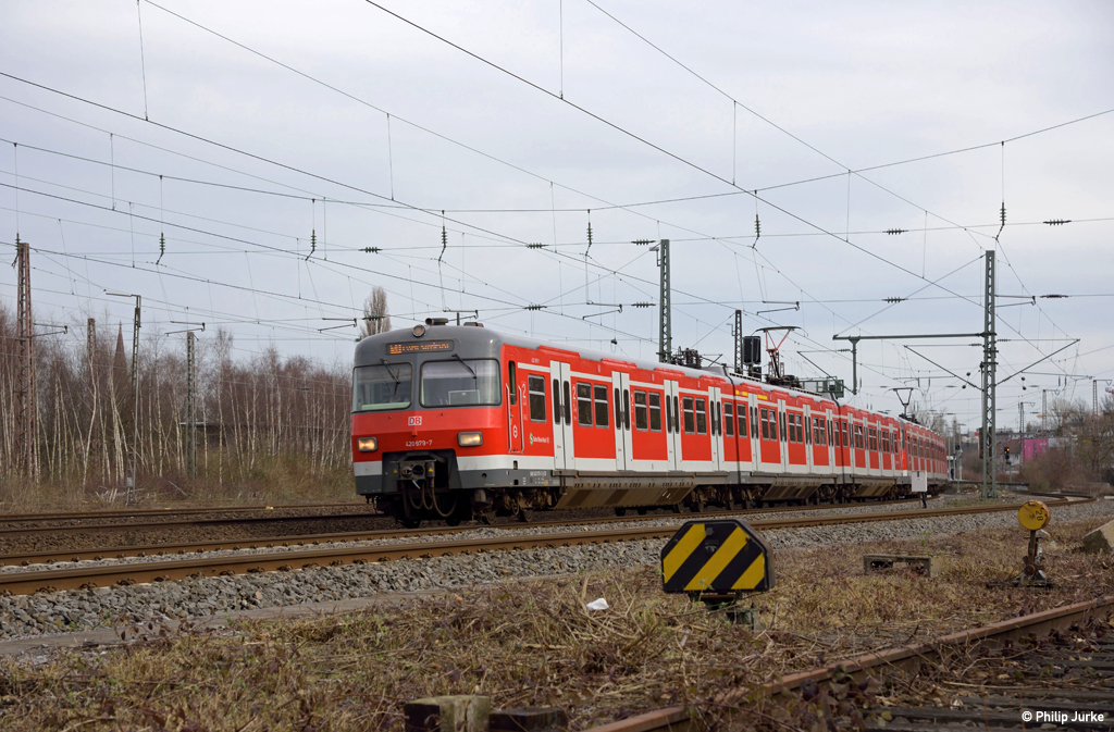 420 479-8 und 420 433-5 als S1 (Dortmund Hbf - Essen-Steele Ost) am 04.03.2017 bei Bochum-Ehrenfeld.
