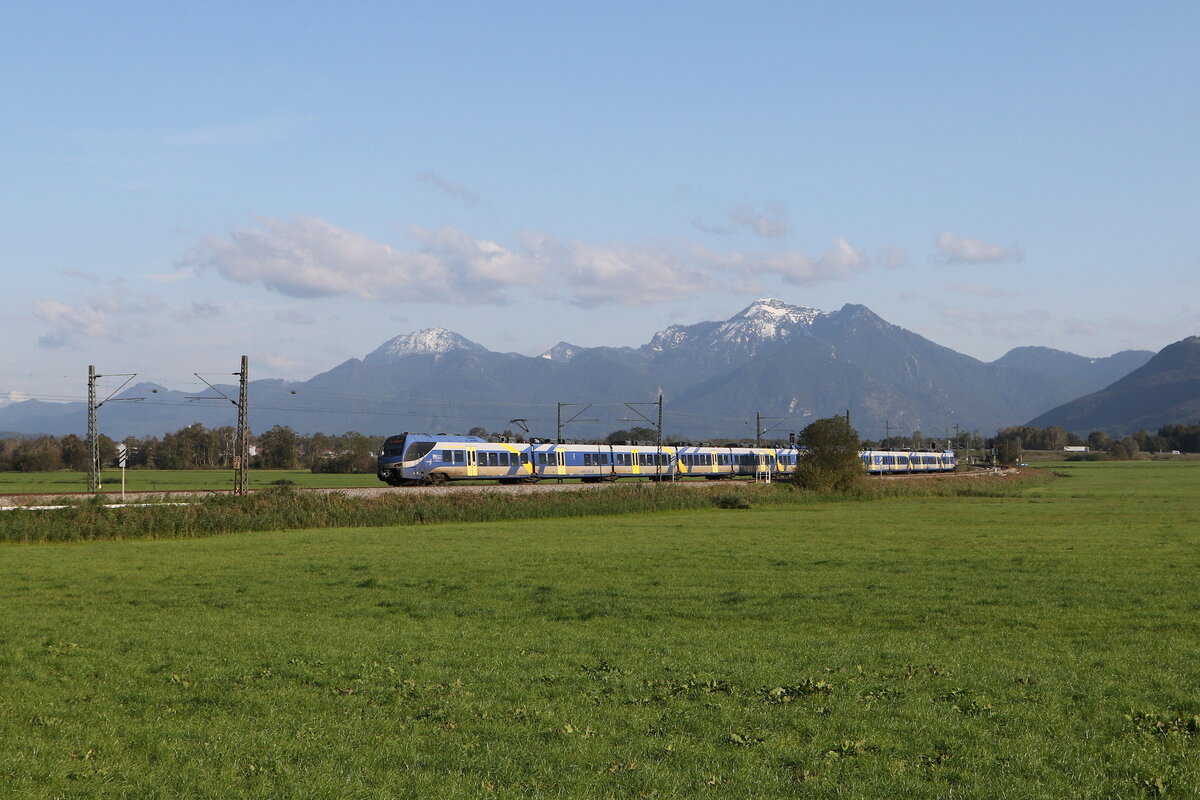 430 020 und 430 026 waren am 18. September 2024 bei Weisham in Richtung M�nchen unterwegs.