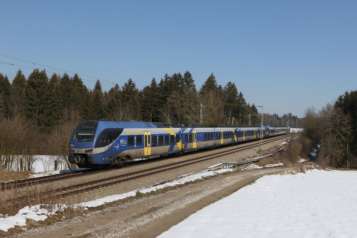 430 027 und 430 009 waren am 2. M�rz 2023 bei Sossau im Chiemgau in Richtung M�nchen unterwegs.