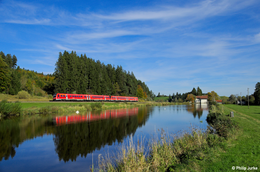 612 085-0 und 612 091-9 als RE 3190 (Augsburg Hbf - Lindau Hbf) und RE 3890 (Augsburg Hbf - Oberstdorf) am 19.10.2013 bei Ruderatshofen.

