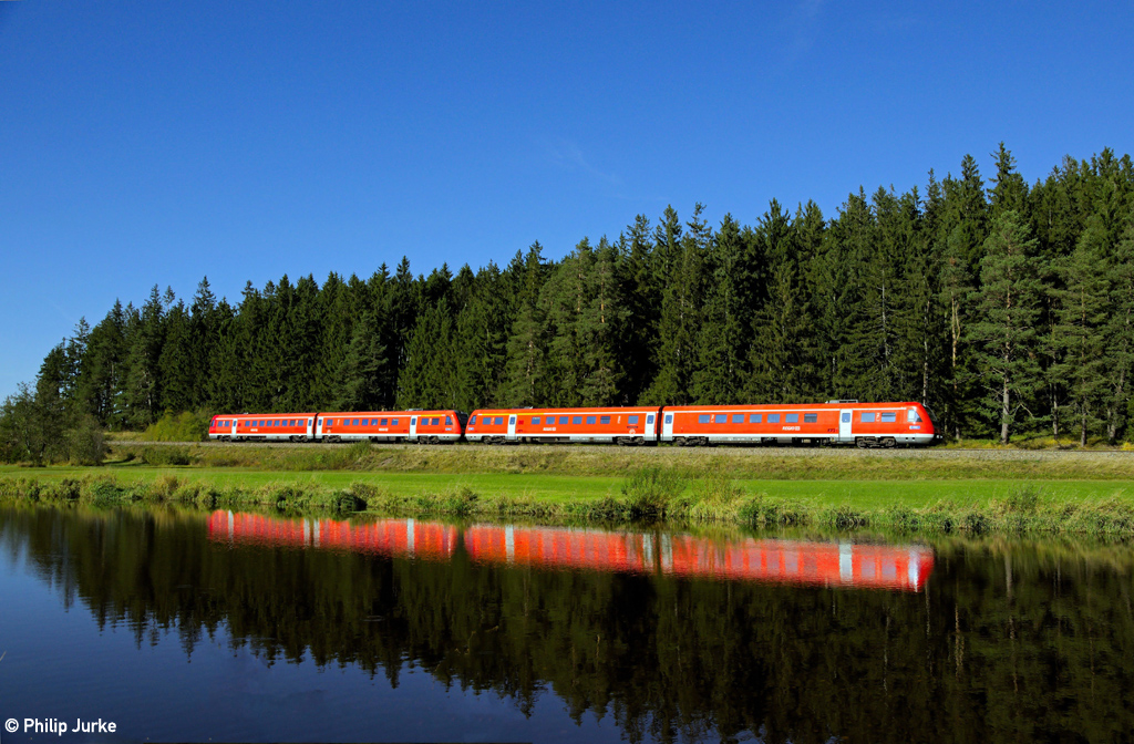 612 086-9 und 612 083-5 als RE 3189 (Lindau Hbf - Augsburg Hbf und RE 3889 (Oberstdorf - Augsburg Hbf) am 19.10.2013 bei Ruderatshofen.
