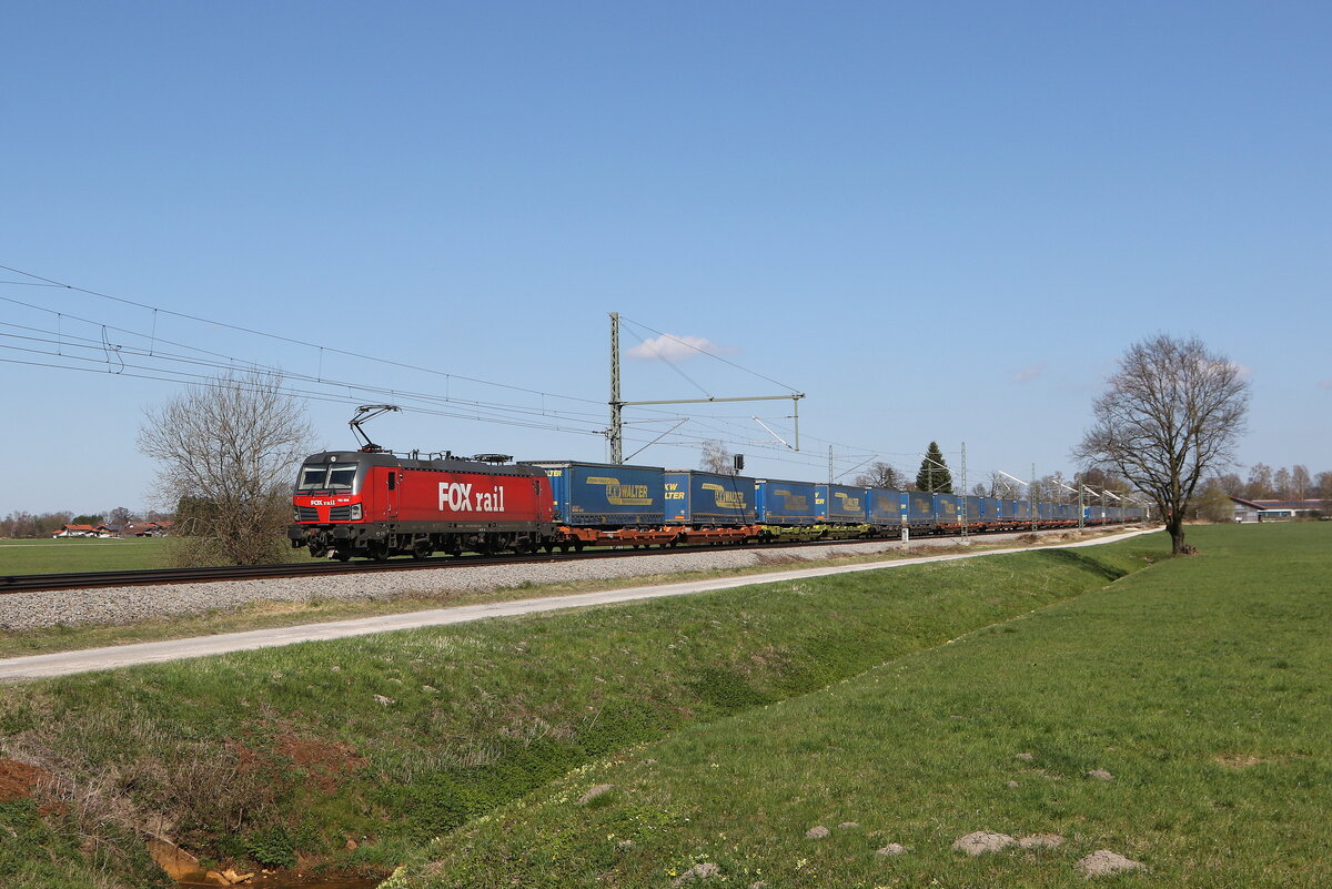 6193 966 von  FOXRAIL  mit einem  WALTER-KLV  aus Salzburg kommend am 7. April 2026 bei �bersee am Chiemsee.
