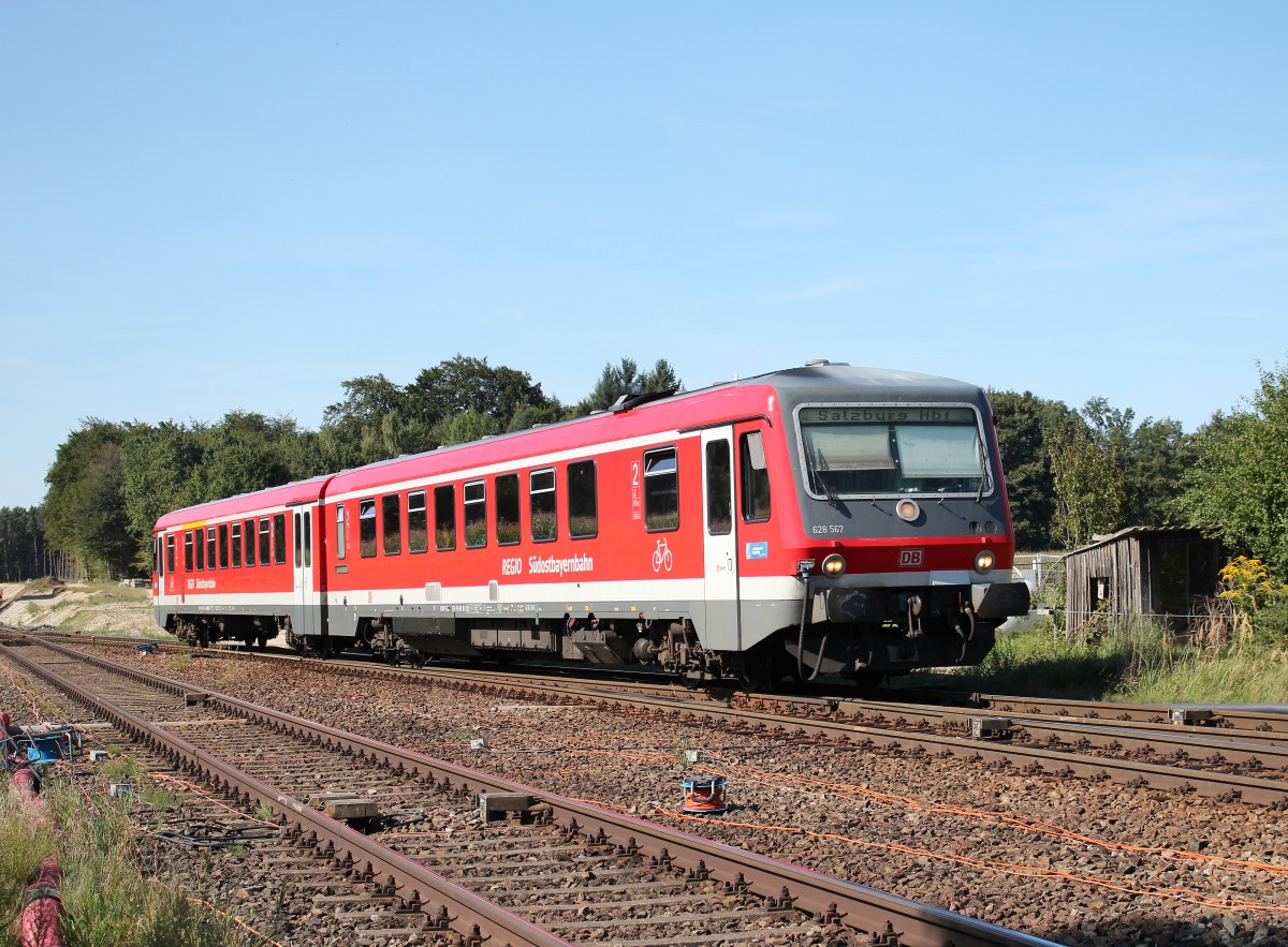 628 567 war am 26. August von M�hldorf nach Salzburg unterwegs. Aufgenommen kurz vor dem Bahnhof von T�ssling.