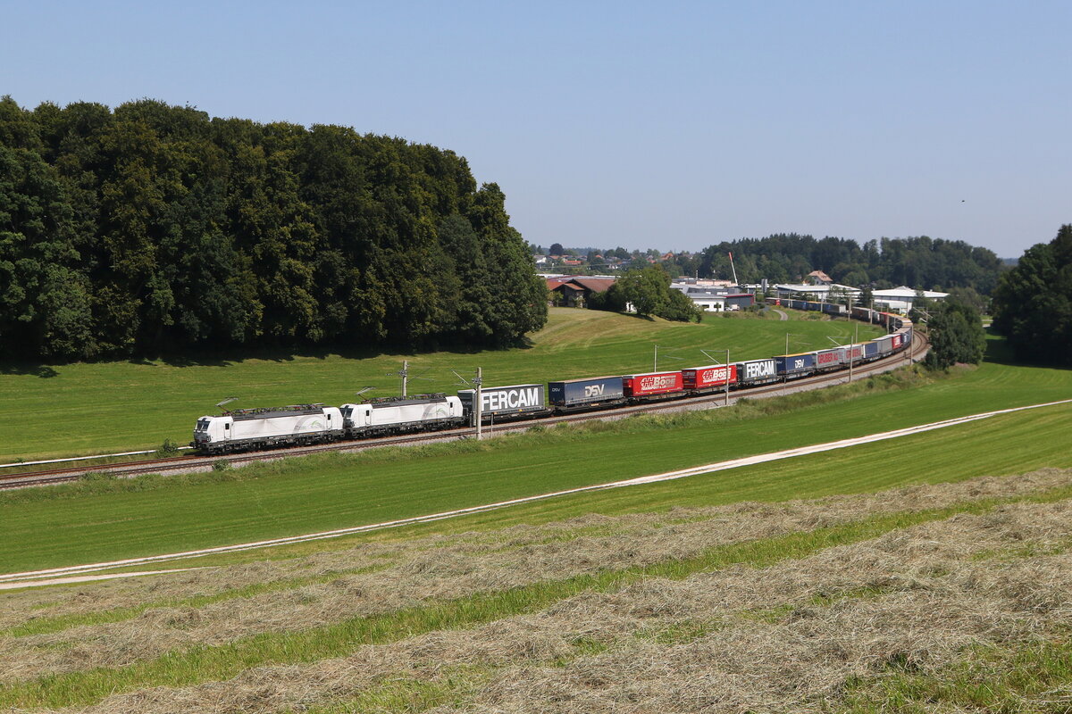 7193 321 und 7193 320 mit einem  KLV  aus Salzburg kommend am 12. August 2025 bei Axdorf.