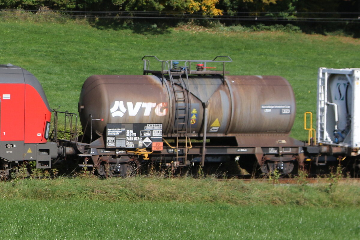 7466 022 (Zcns) von  VTG  am 15. Oktober 2025 bei Axdorf.
