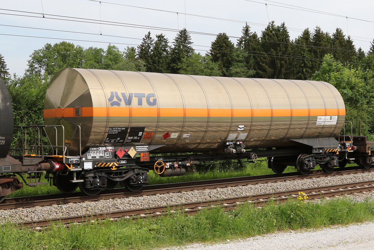 7809 195 (Zagns) von  VTG  am 222. Mai 2020 bei Grabenst�tt.