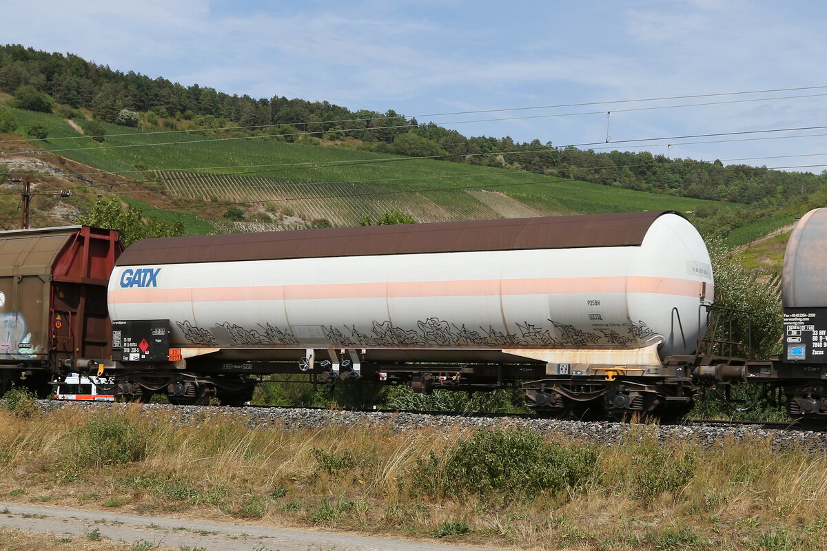 7818 220 (Zags) von  GATX  am 5. August 2022 bei Th�ngersheim.