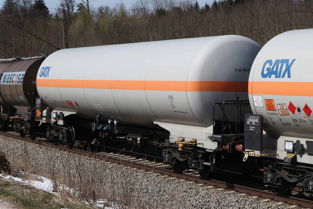 7818 270 (Zags) von  GATX  am 9. April 2021 bei Grabenst�tt.