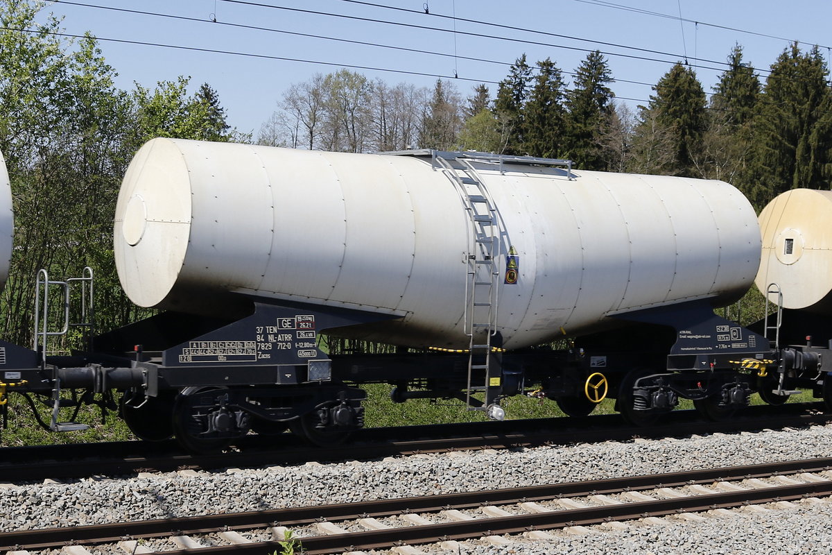 7829 712 (Zacns) von  Atir-Rail  am 21. April 2019 bei Grabenst�tt.