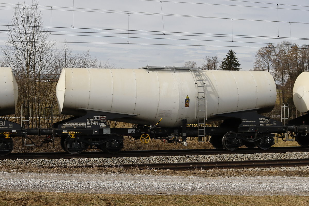 7829 764 (Zacns) von  Atir-Rail  am 3. M�rz 2019 bei Grabenst�tt.