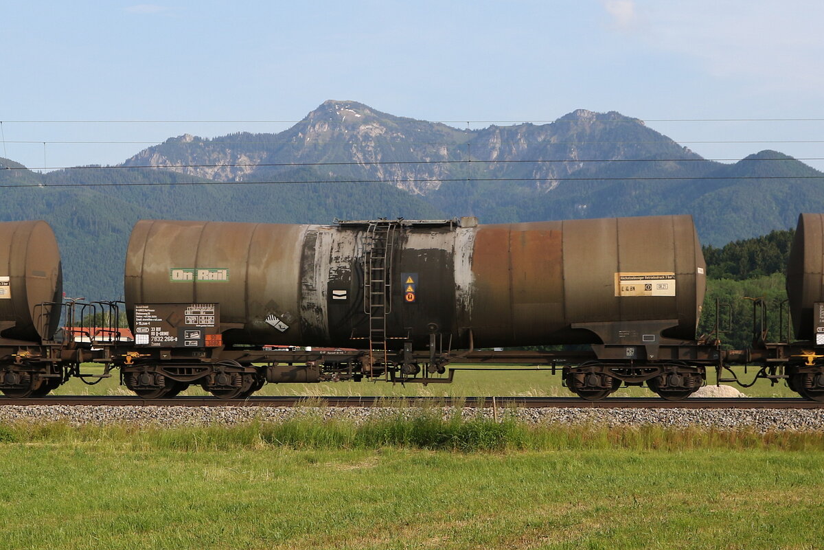 7832 266 (Zacens) von  On Rail  am 10. Juni 2021 bei �bersee am Chiemsee.