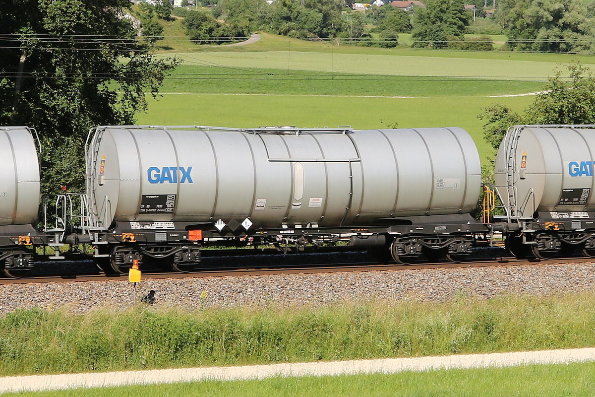 7833 163 (Zacens) von  GATX  am 24. Juni 2020 bei Dollnstein im Altm�hltal.