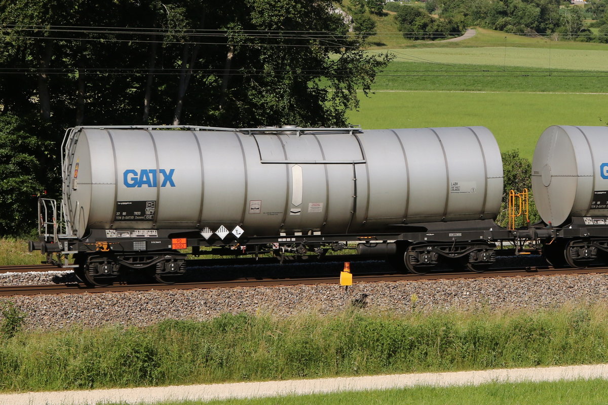 7833 201 (Zacens) von  GATX  am 24. Juni 2020 bei Dollnstein/Altm�hltal.
