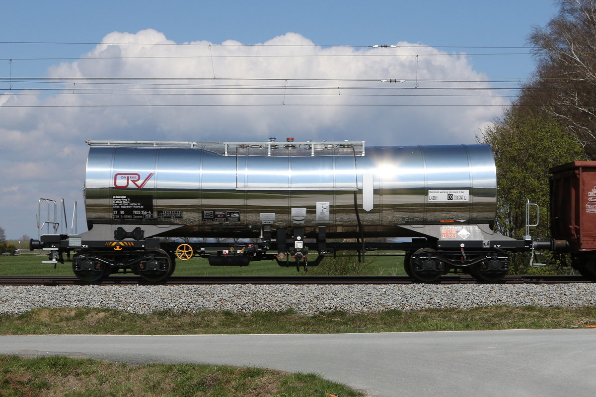 7833 356 (Zacens) von  On Rail) am 16. April 2021 bei �bersee.
