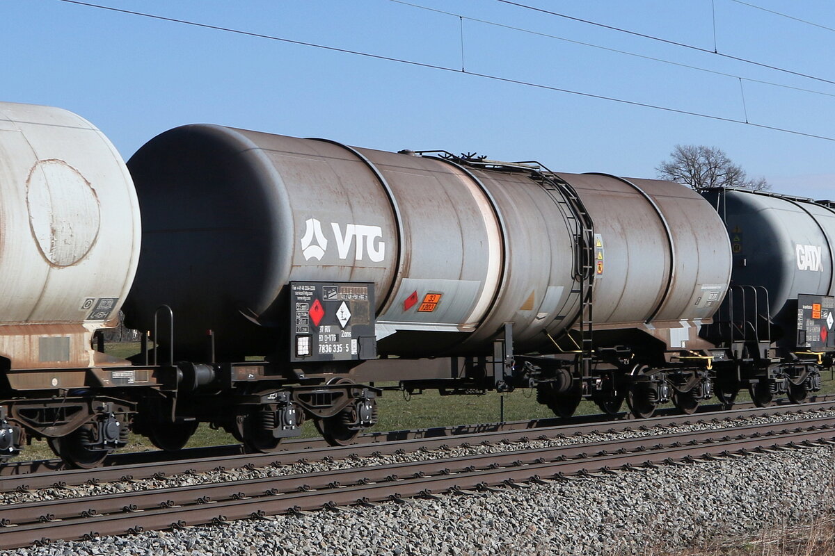 7836 335 (Zans) von  VTG  am 28. Februar 2022 bei �bersee.