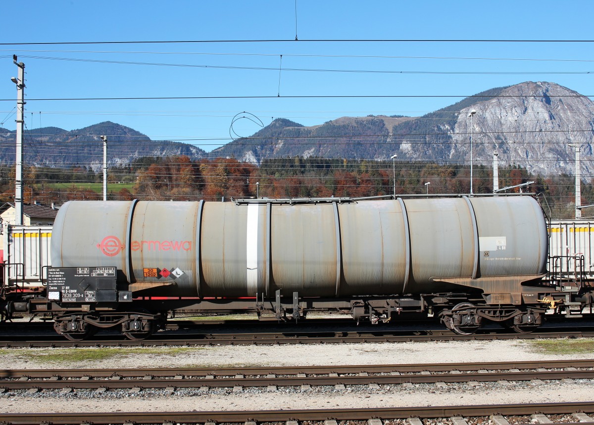 7838 309-8 (Zacns)  Ermewa  war am 1. November 2015 in Bahnhof von W�rgl/Tirol abgestellt.