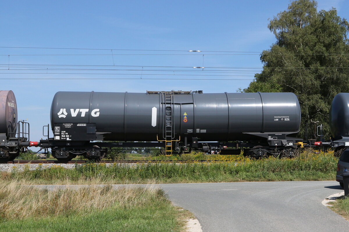 7840 060 (Zacns) von  VTG  am 17. August 2022 bei �bersee am Chiemsee.