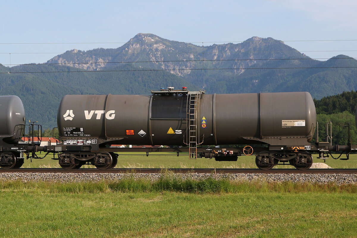 7840 073 (Zacns) von  VTG  am 10. Juni 2021 bei �bersee.