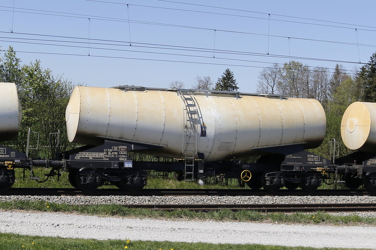 7840 275 (Zacns) von  Atir-Rail  am 21. April 2019 bei Grabenst�tt.