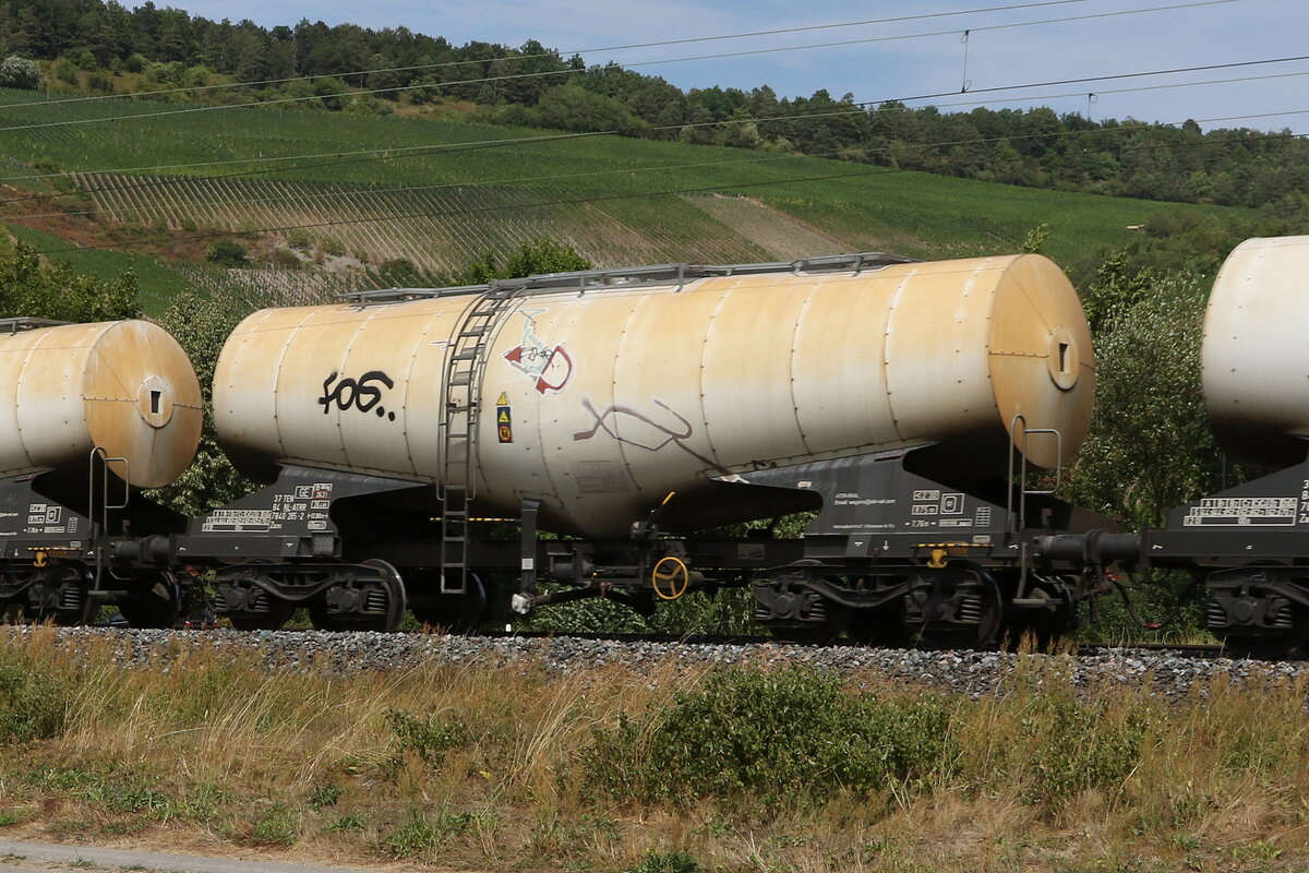 7840 285 (Zacns) von  ATIR-Rail  am 5. August 2022 bei Th�ngersheim.