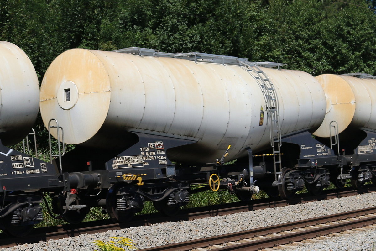 7840 290 (Zacns) von  Atir-Rail  am 18. August 2019 bei Grabenst�tt.
